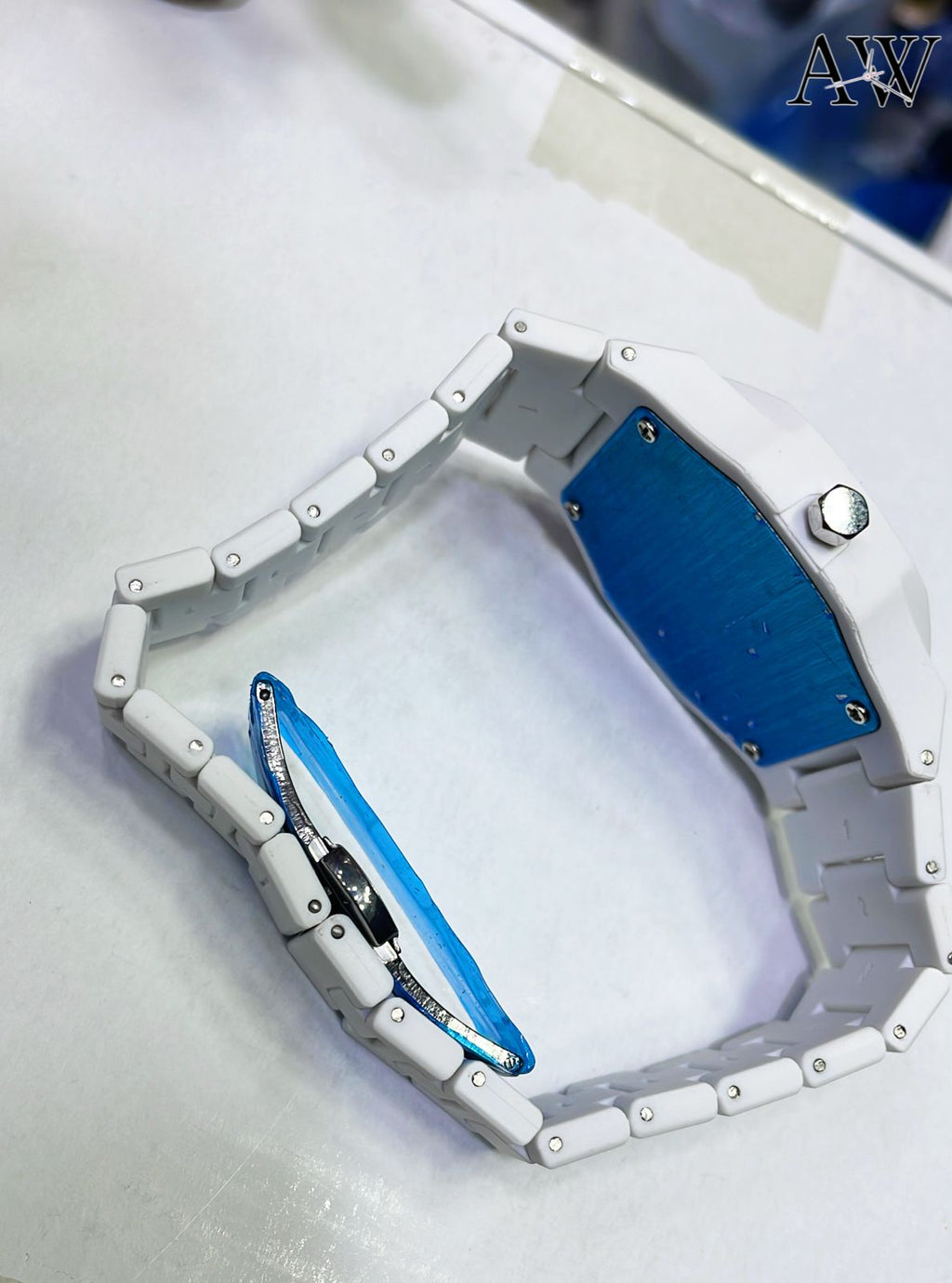 Polycarbonate White Arabic