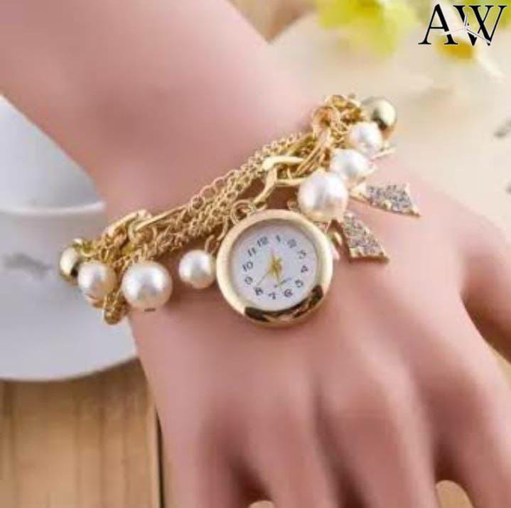 Pearl Elegance – Women’s Quartz Bracelet Watch